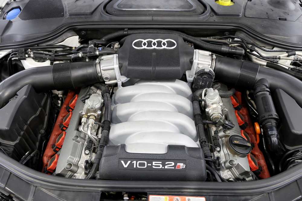 Audi S8/V10